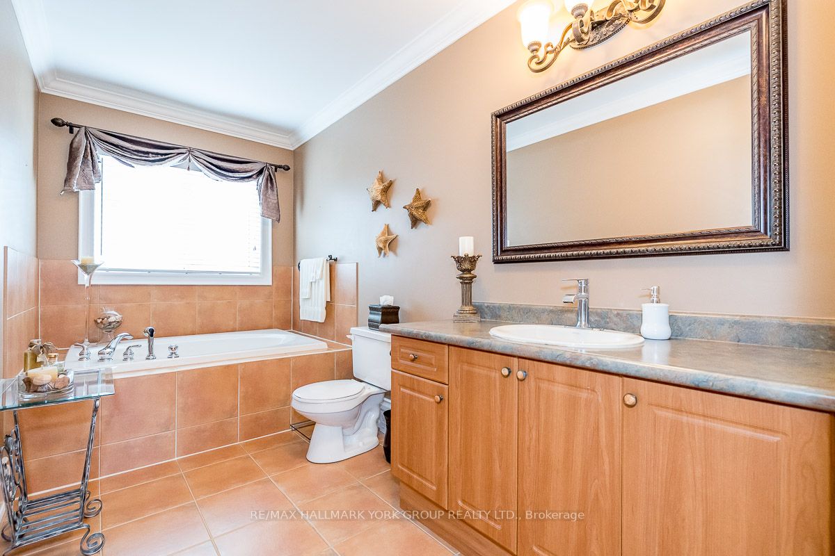 33 Calmar Cres