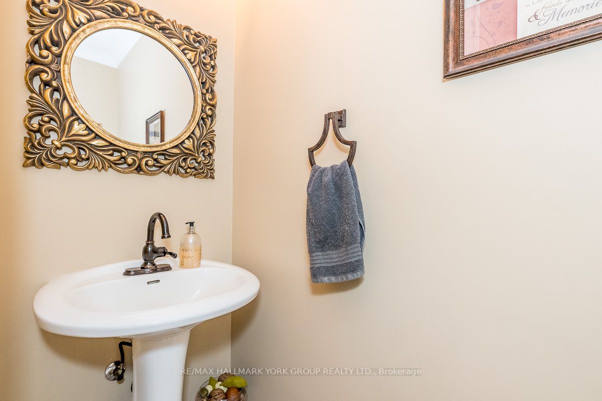 33 Calmar Cres