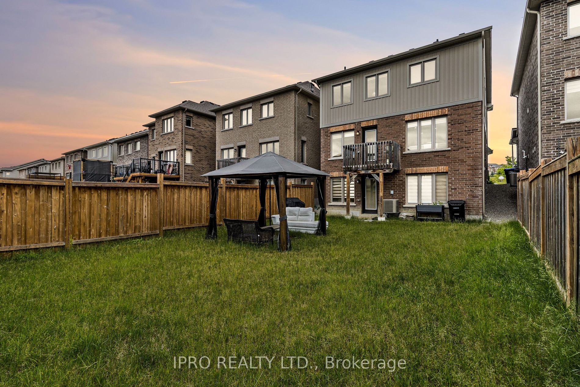 26 Willoughby Way S
