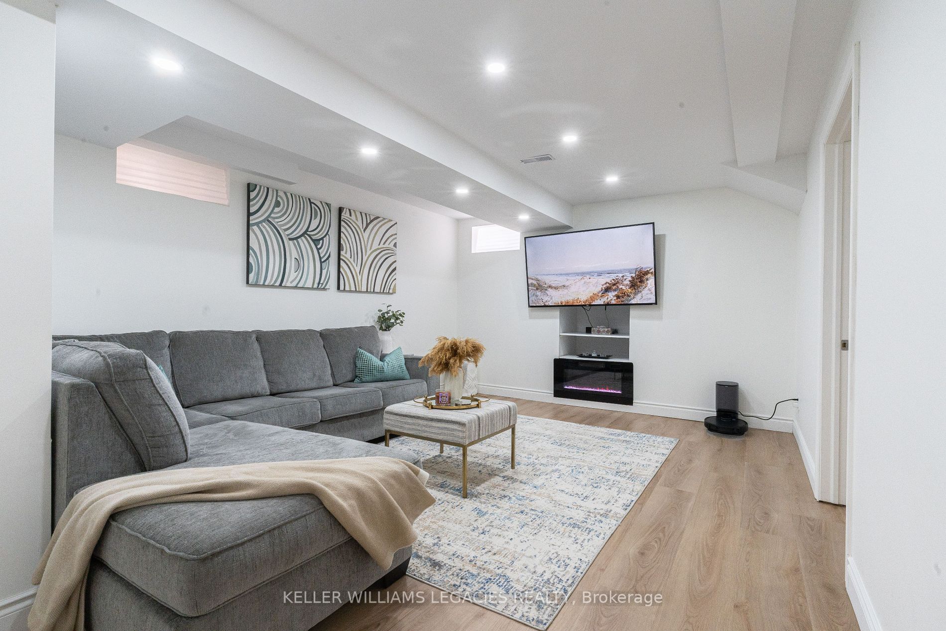 6 Romanelli Cres