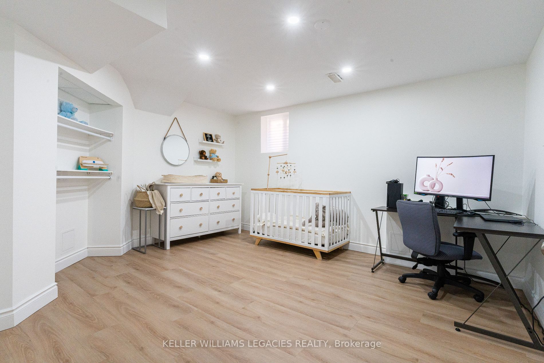 6 Romanelli Cres