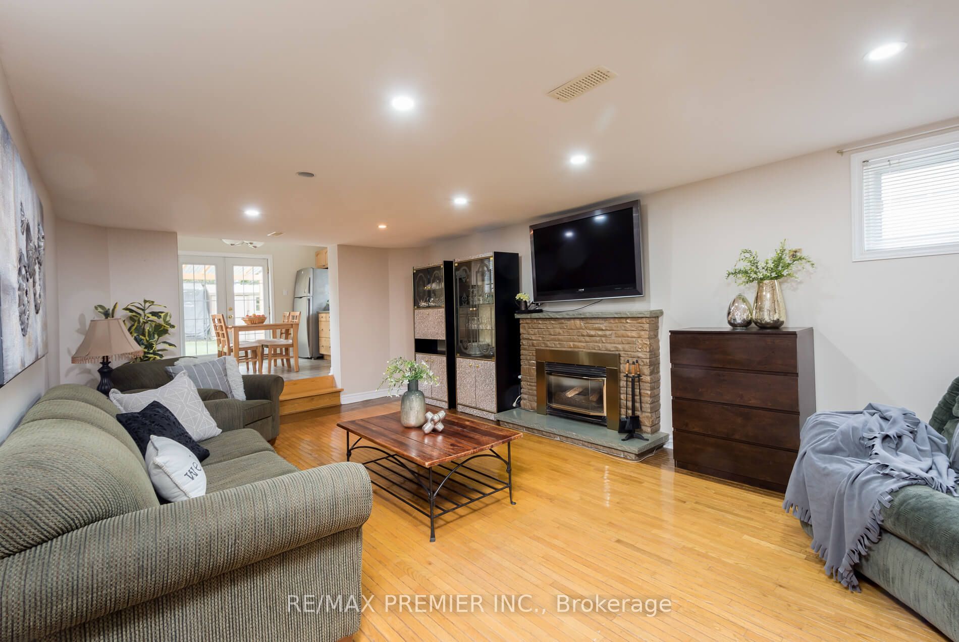 82 Donhill Cres