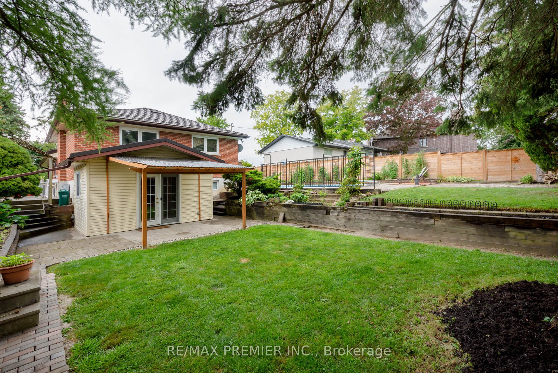 82 Donhill Cres