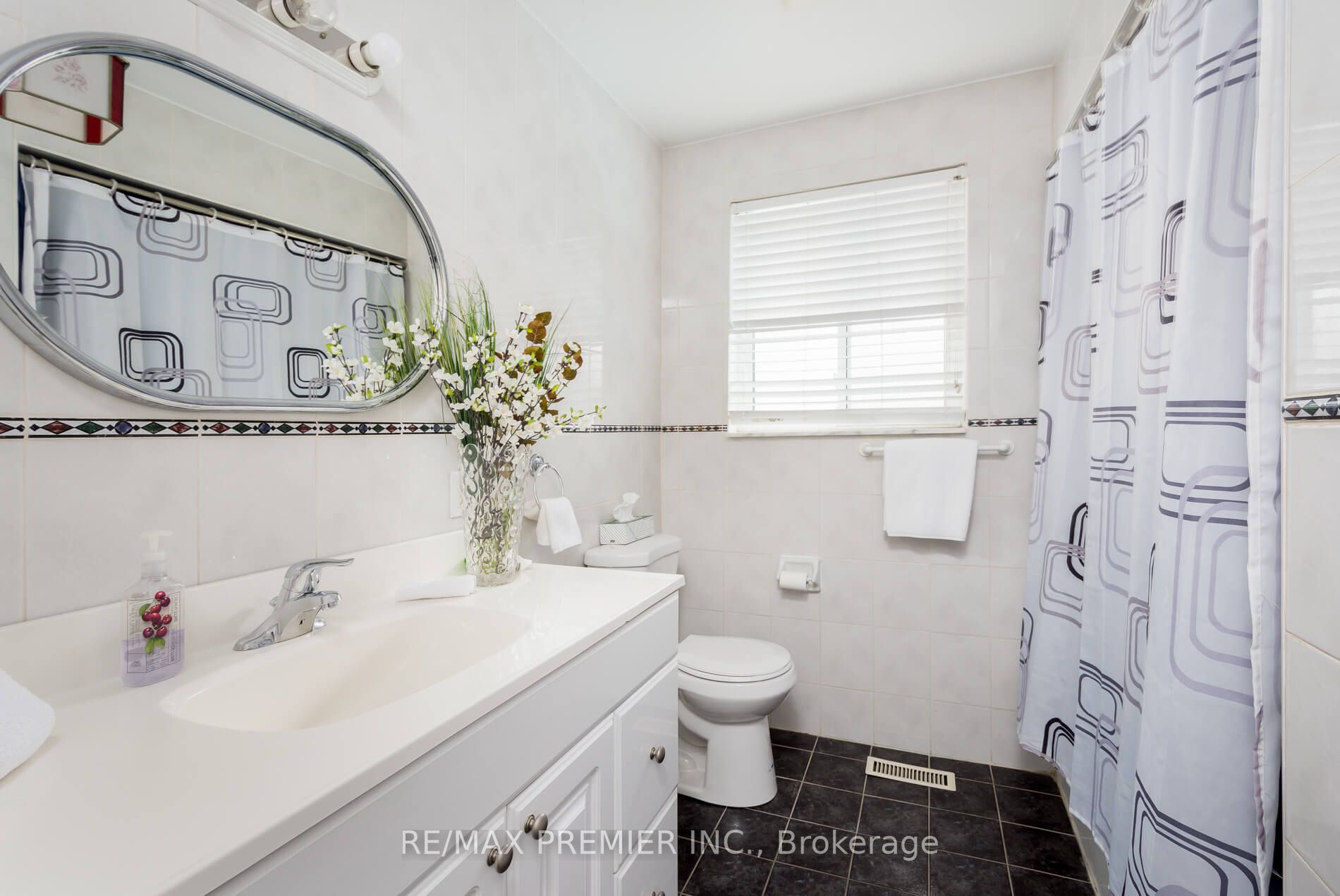 82 Donhill Cres