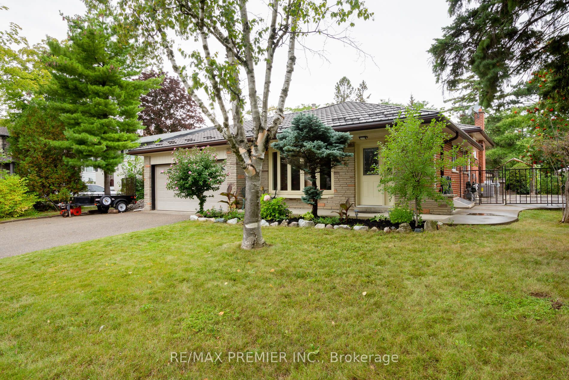 82 Donhill Cres