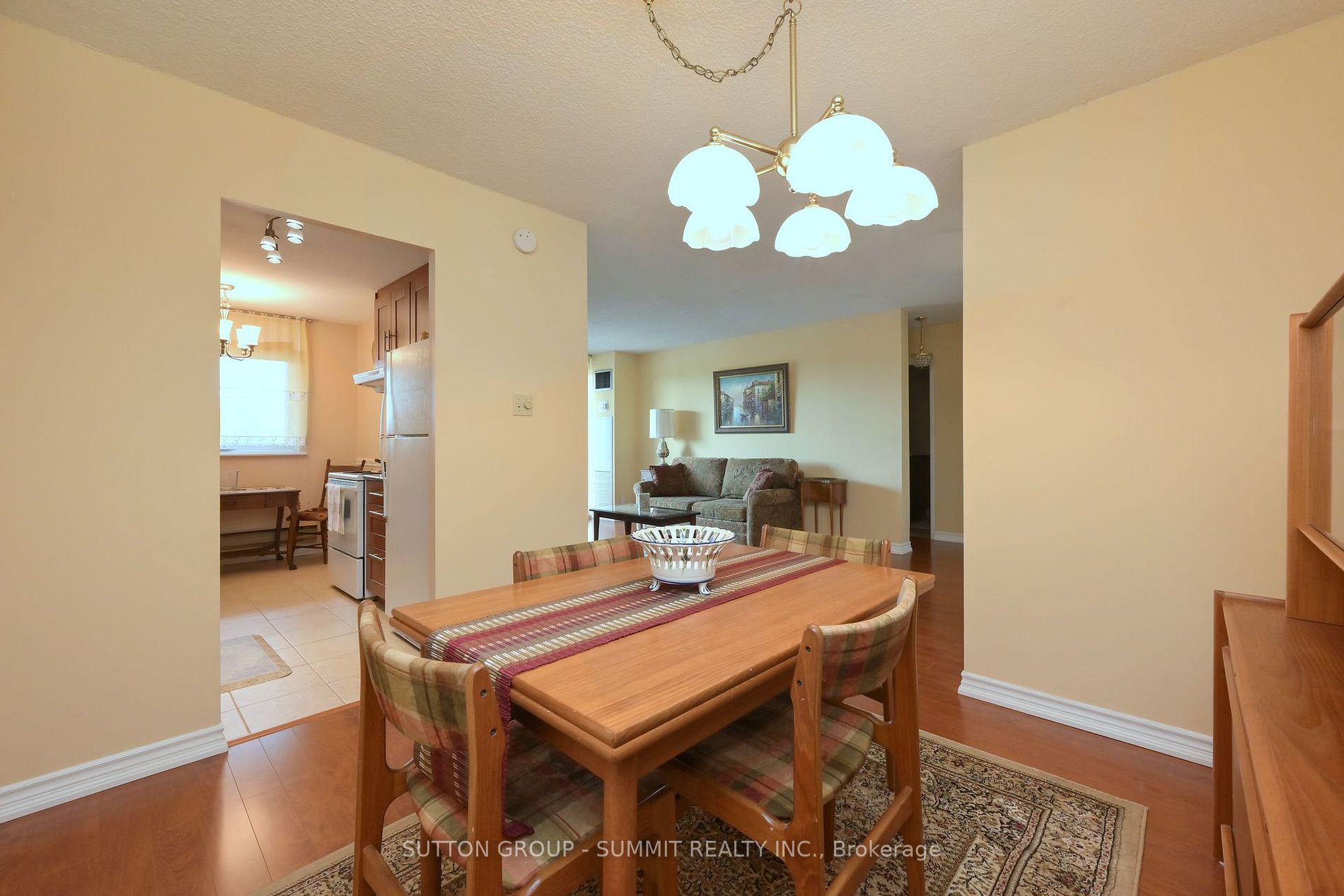 7811 Yonge St, #606