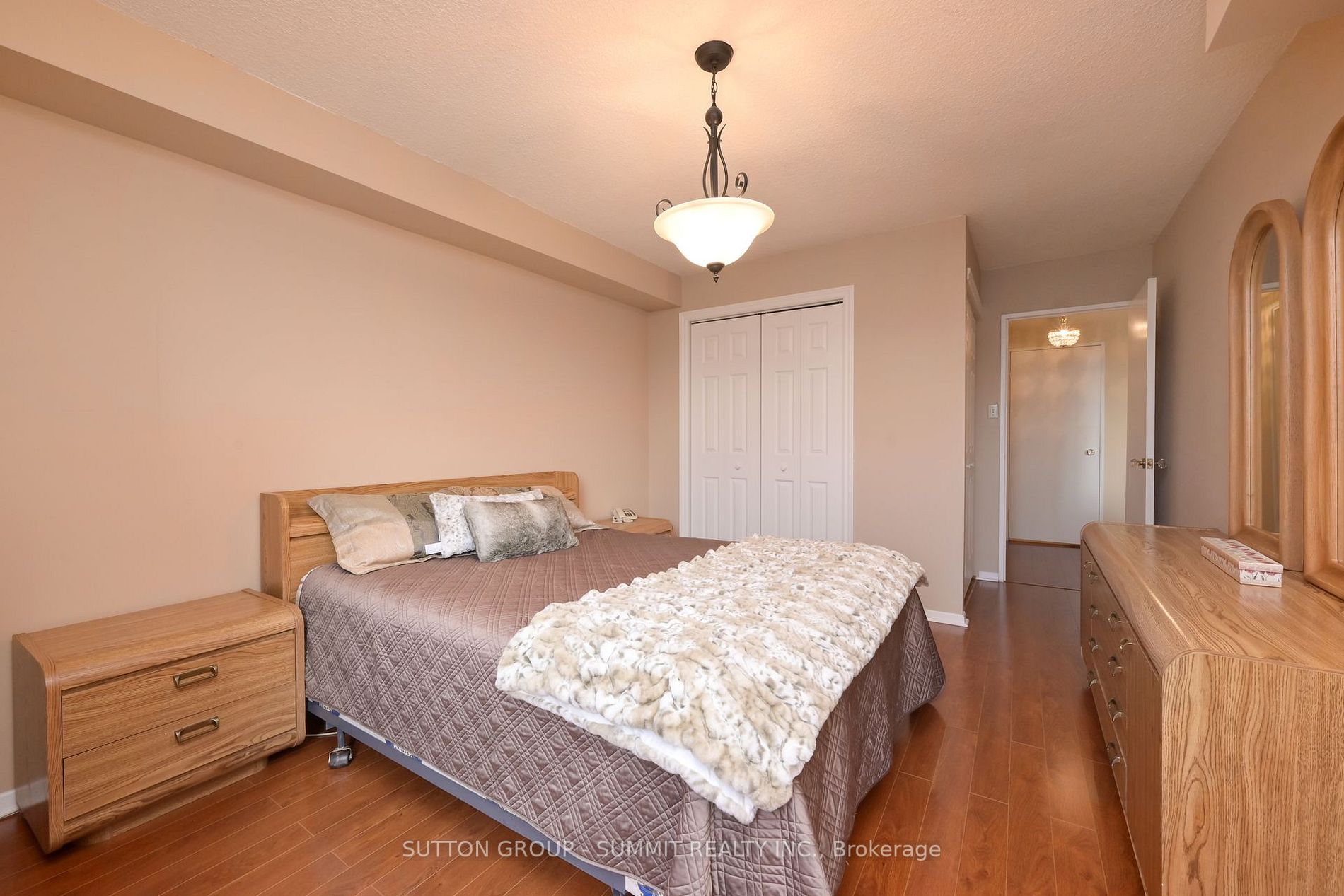 7811 Yonge St, #606