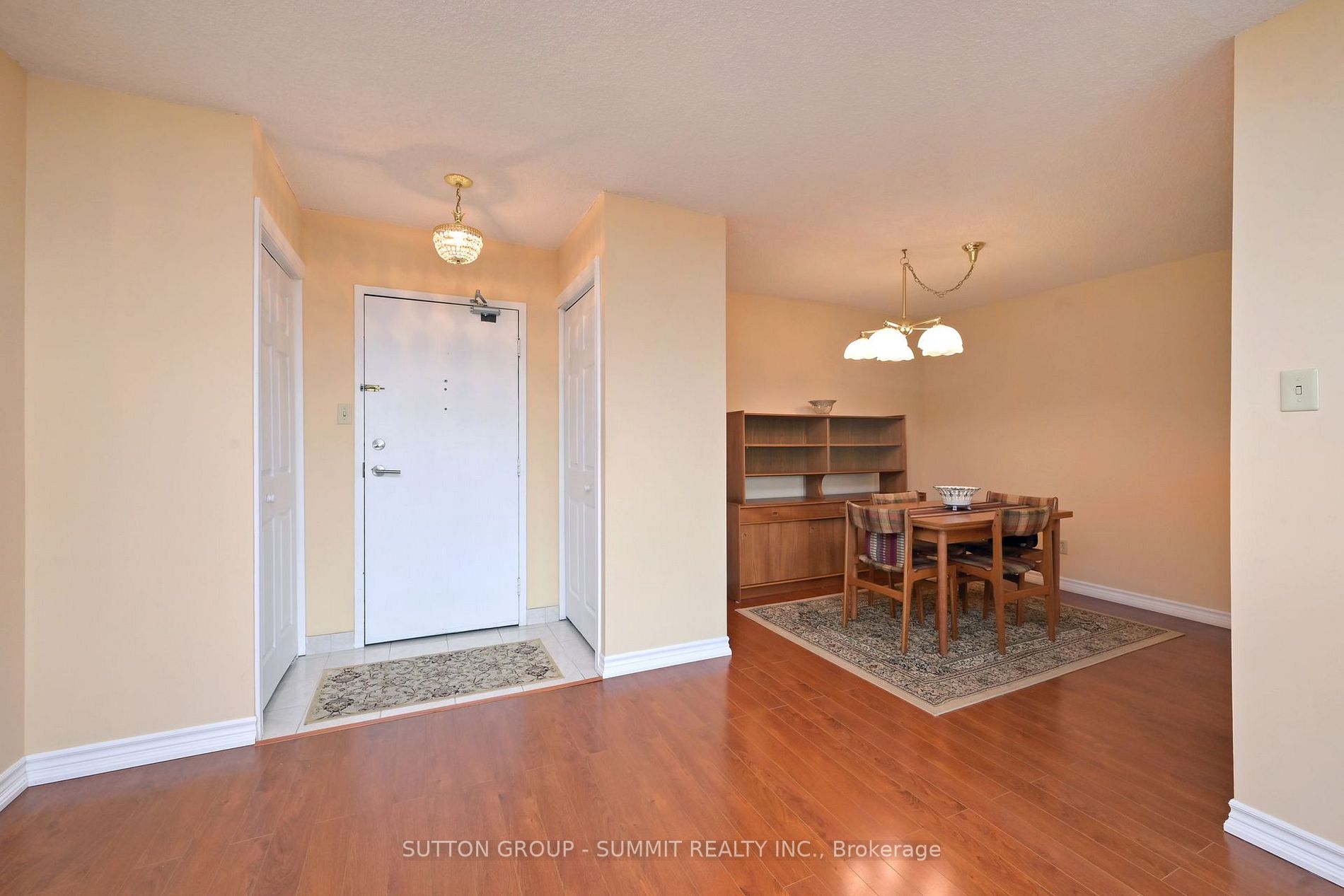 7811 Yonge St, #606
