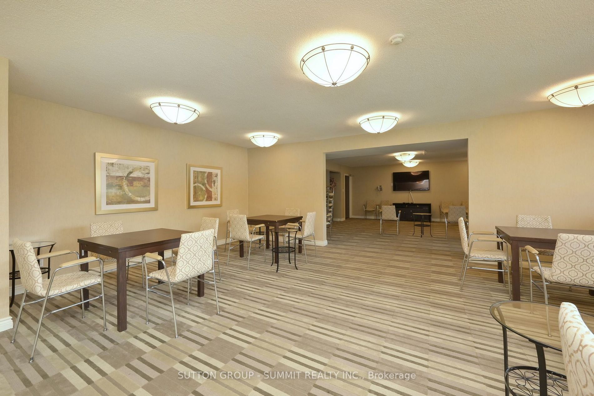 7811 Yonge St, #606
