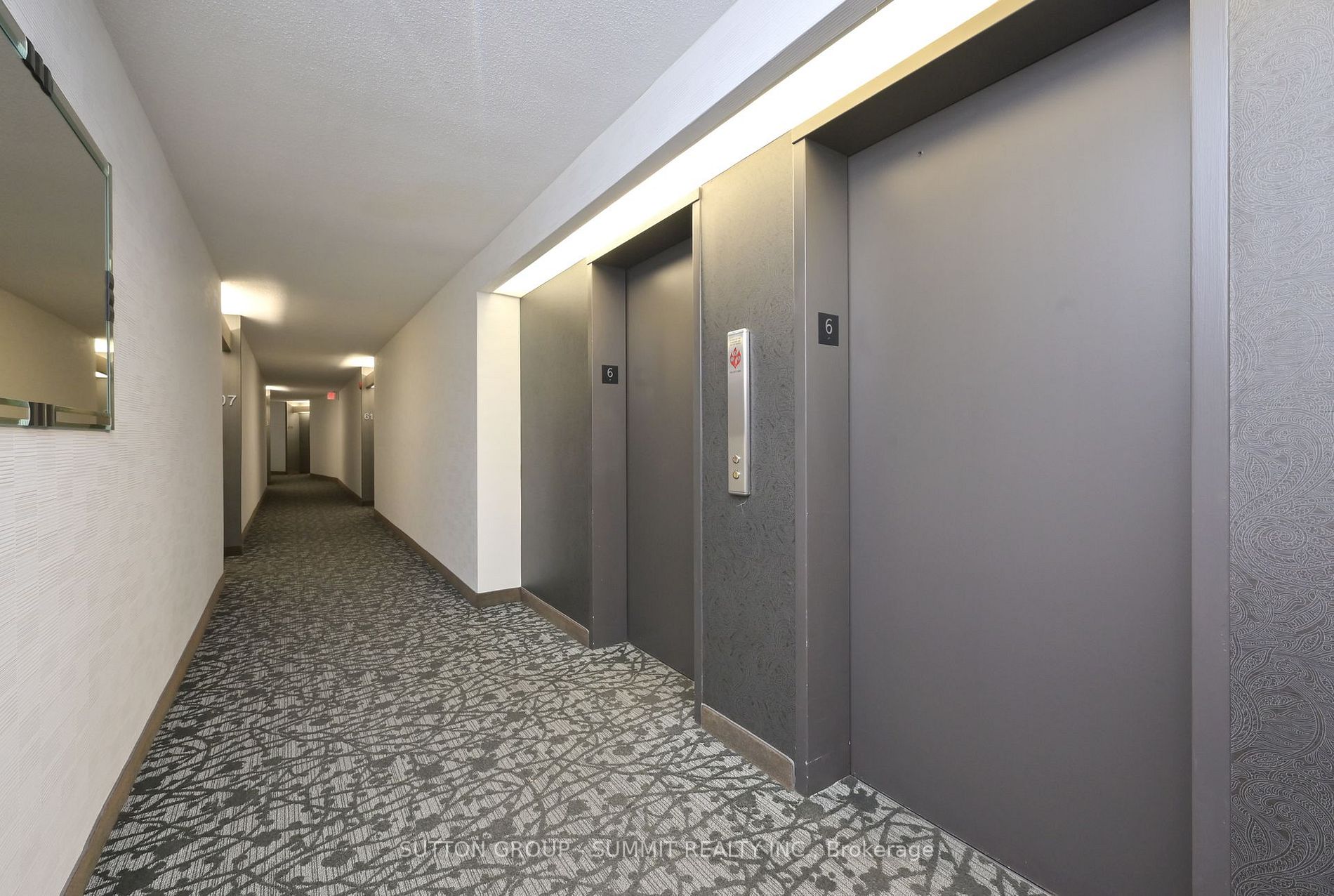 7811 Yonge St, #606