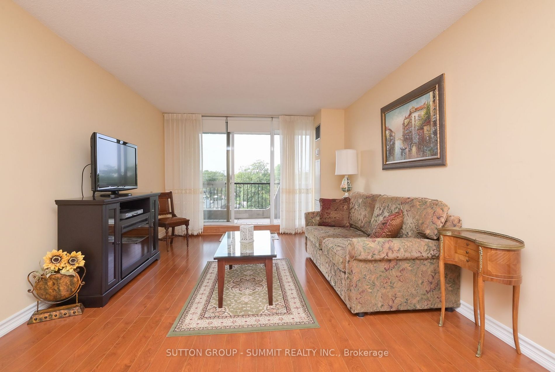 7811 Yonge St, #606