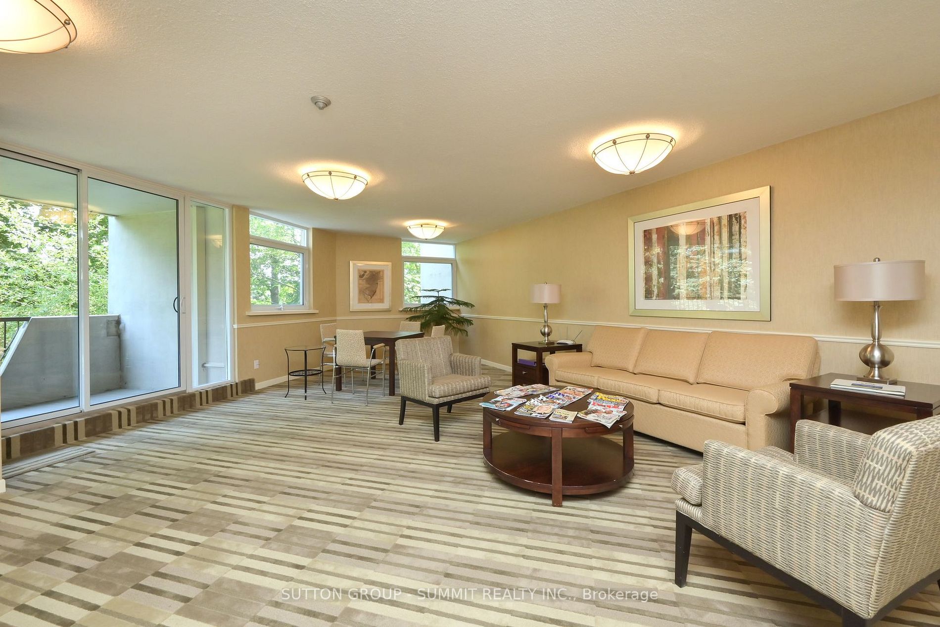 7811 Yonge St, #606