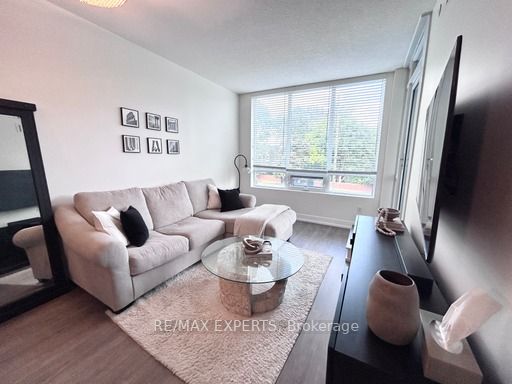 7608 Yonge St, #326