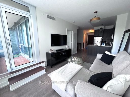 7608 Yonge St, #326
