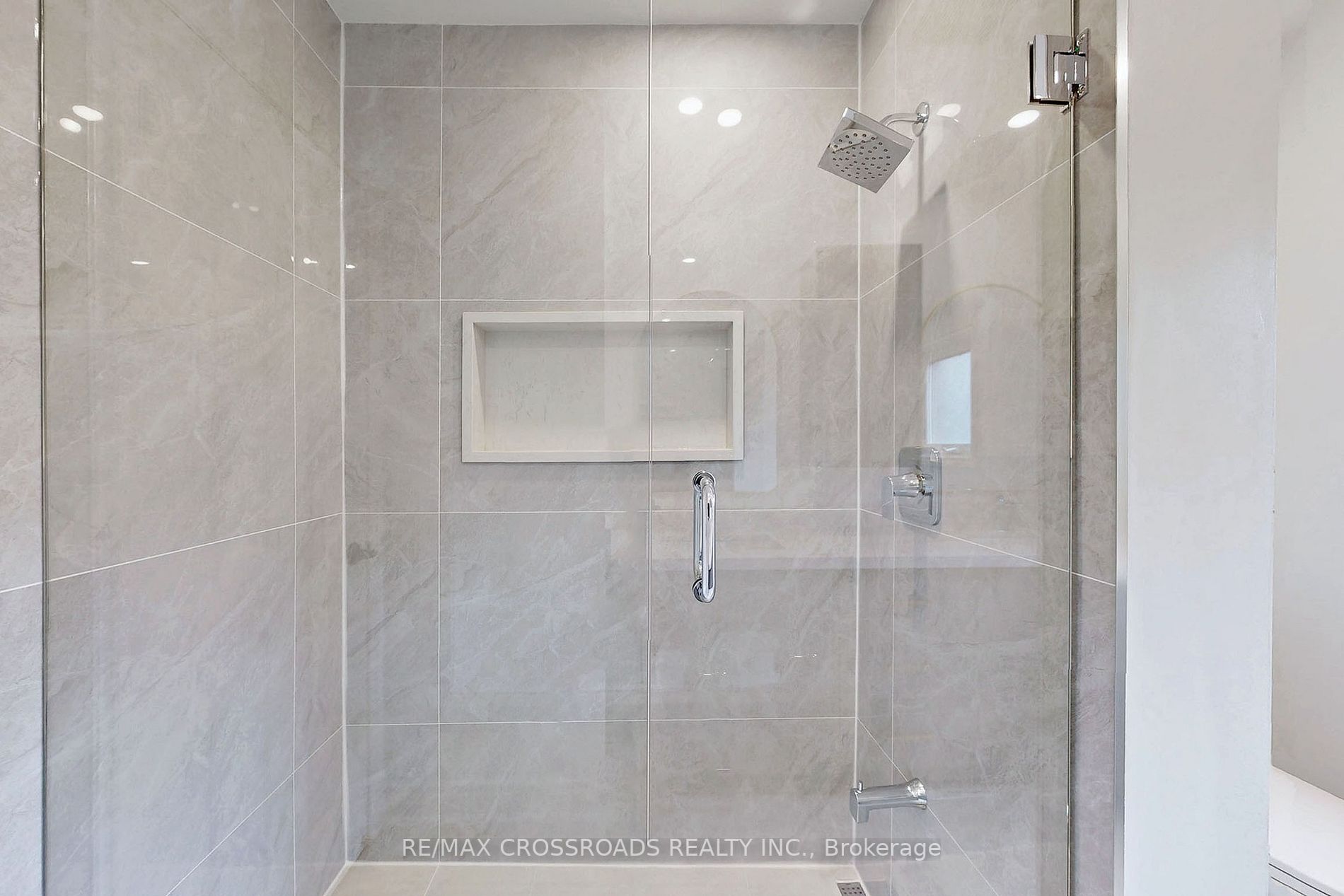 36 Pennock Cres
