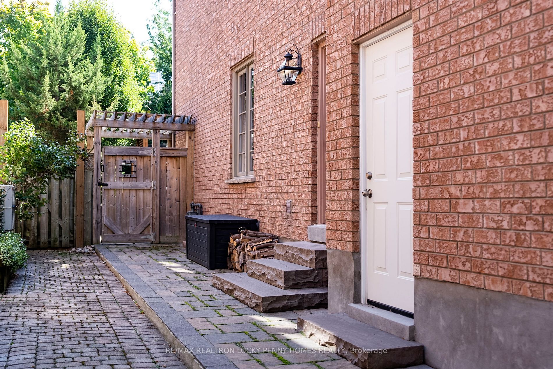 74 Braeside Square