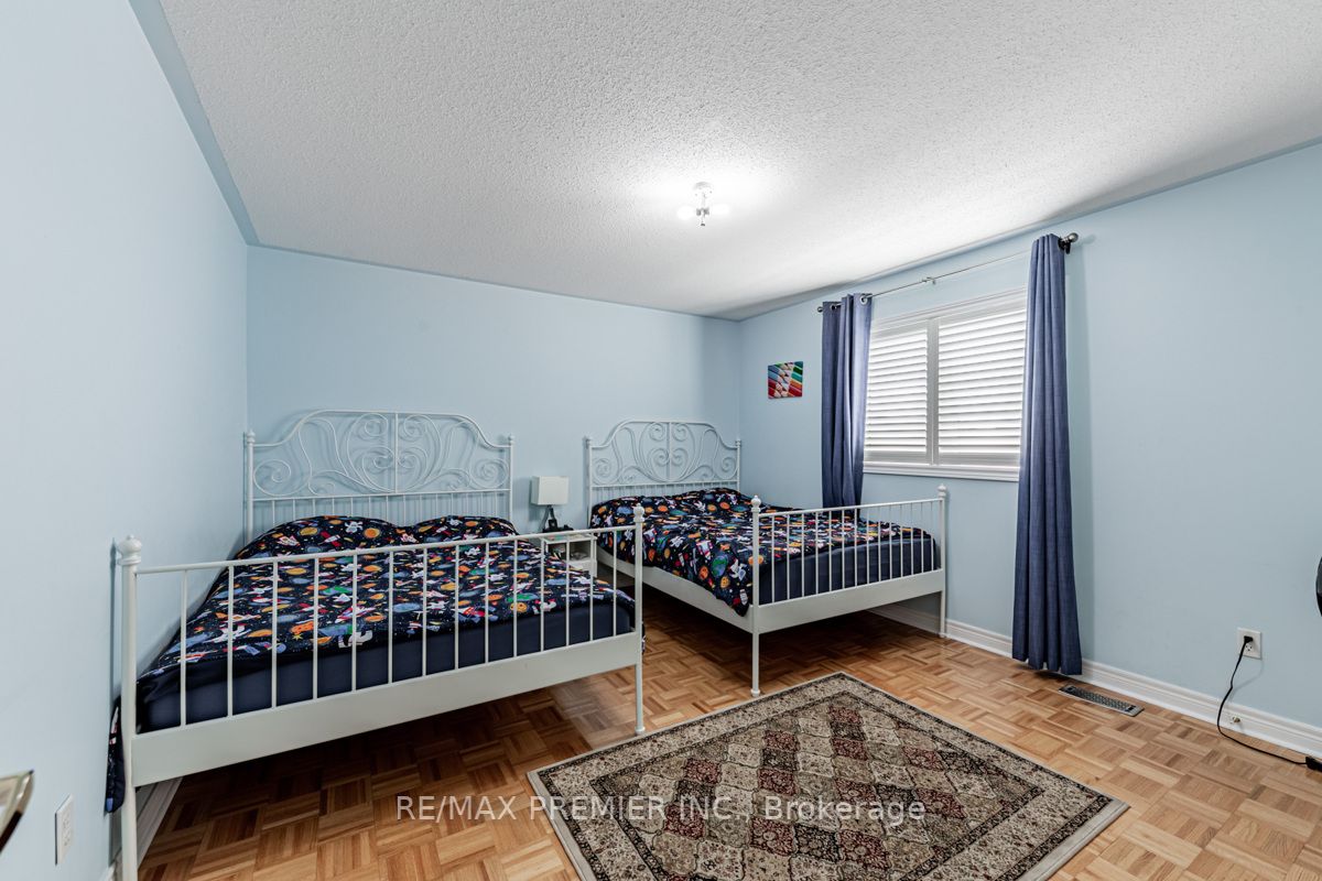 37 Colombo Cres