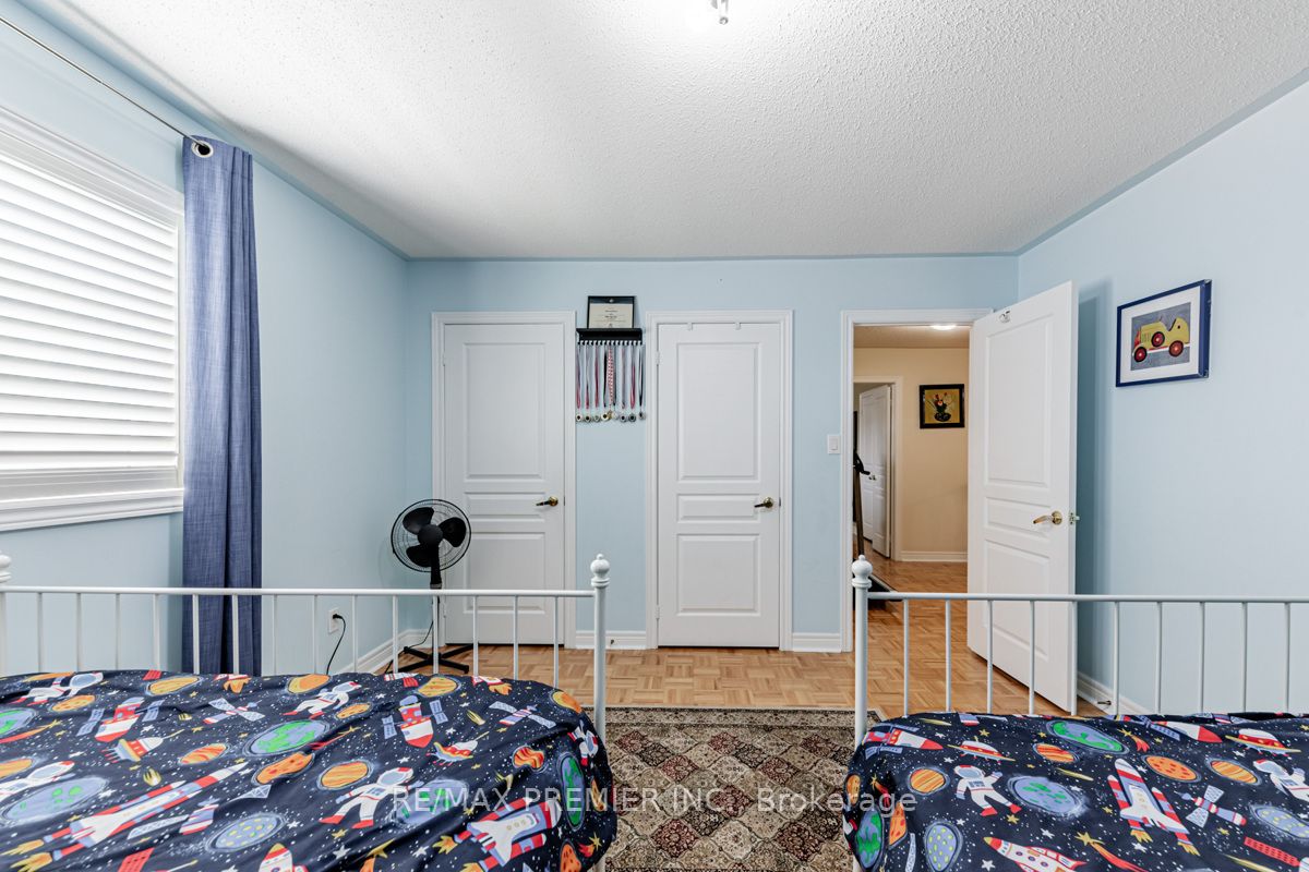 37 Colombo Cres