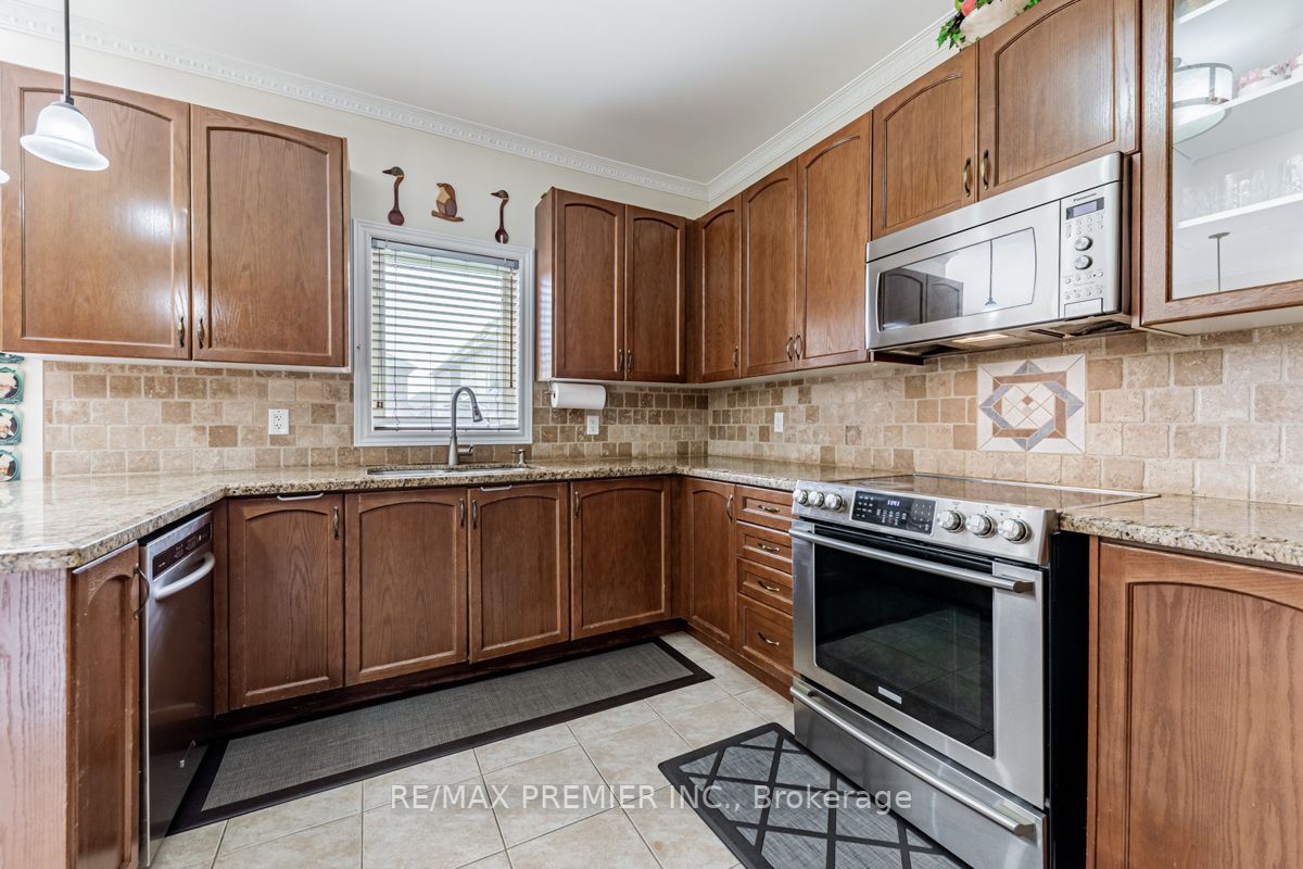37 Colombo Cres