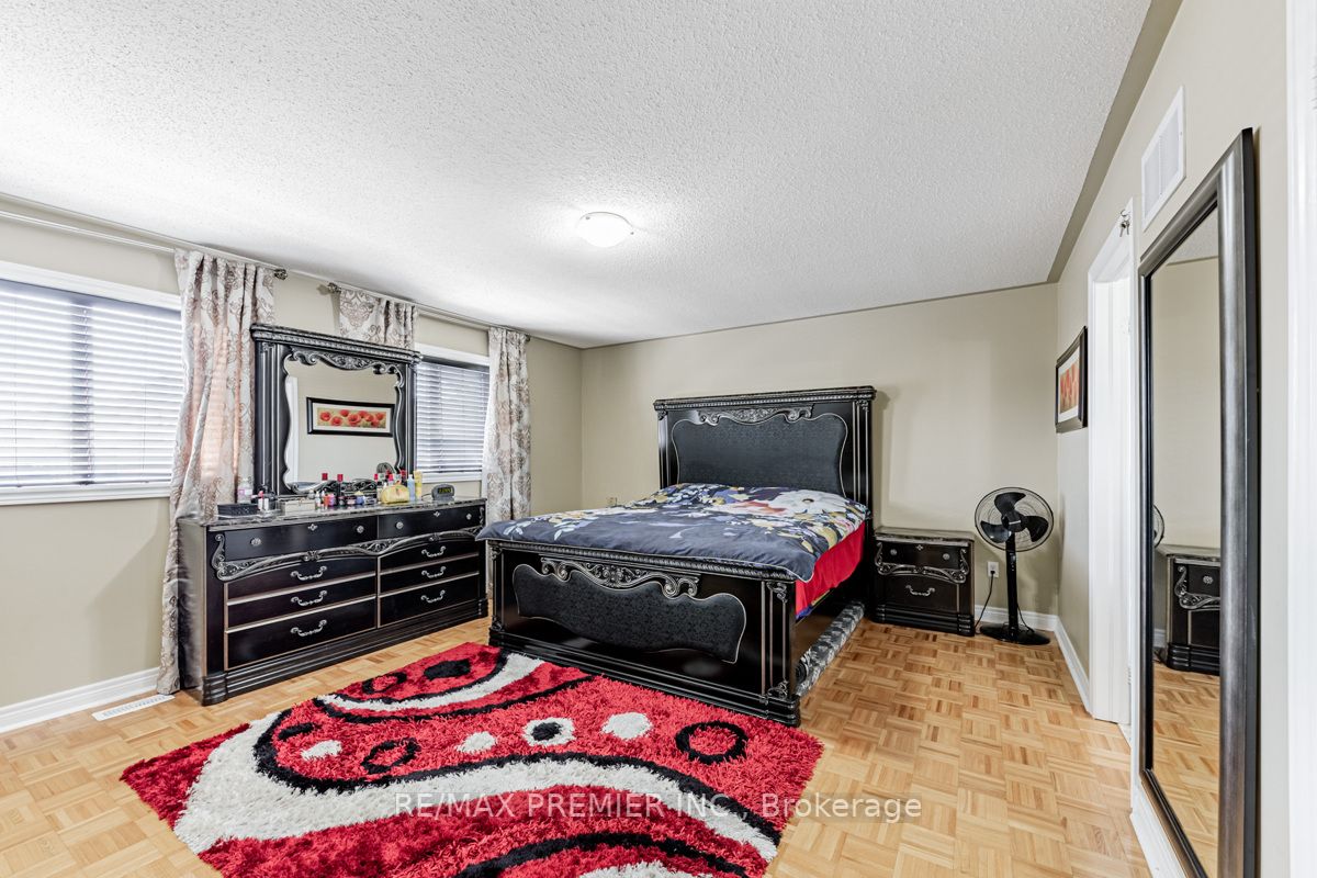 37 Colombo Cres