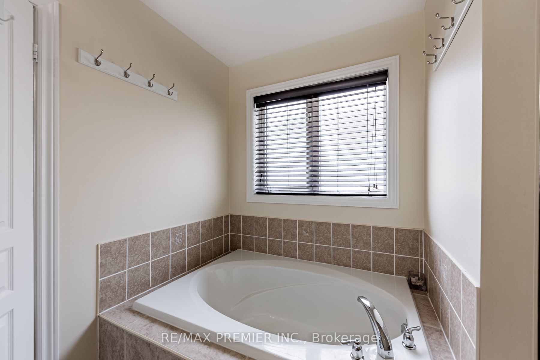 37 Colombo Cres