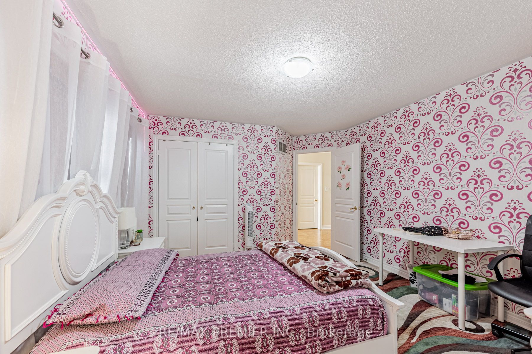 37 Colombo Cres