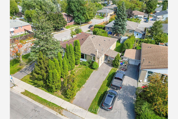 198 Taylor Mills Dr N, Richmond Hill