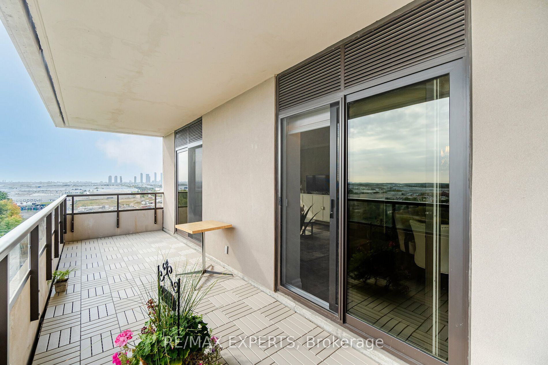 9255 Jane St, #1211