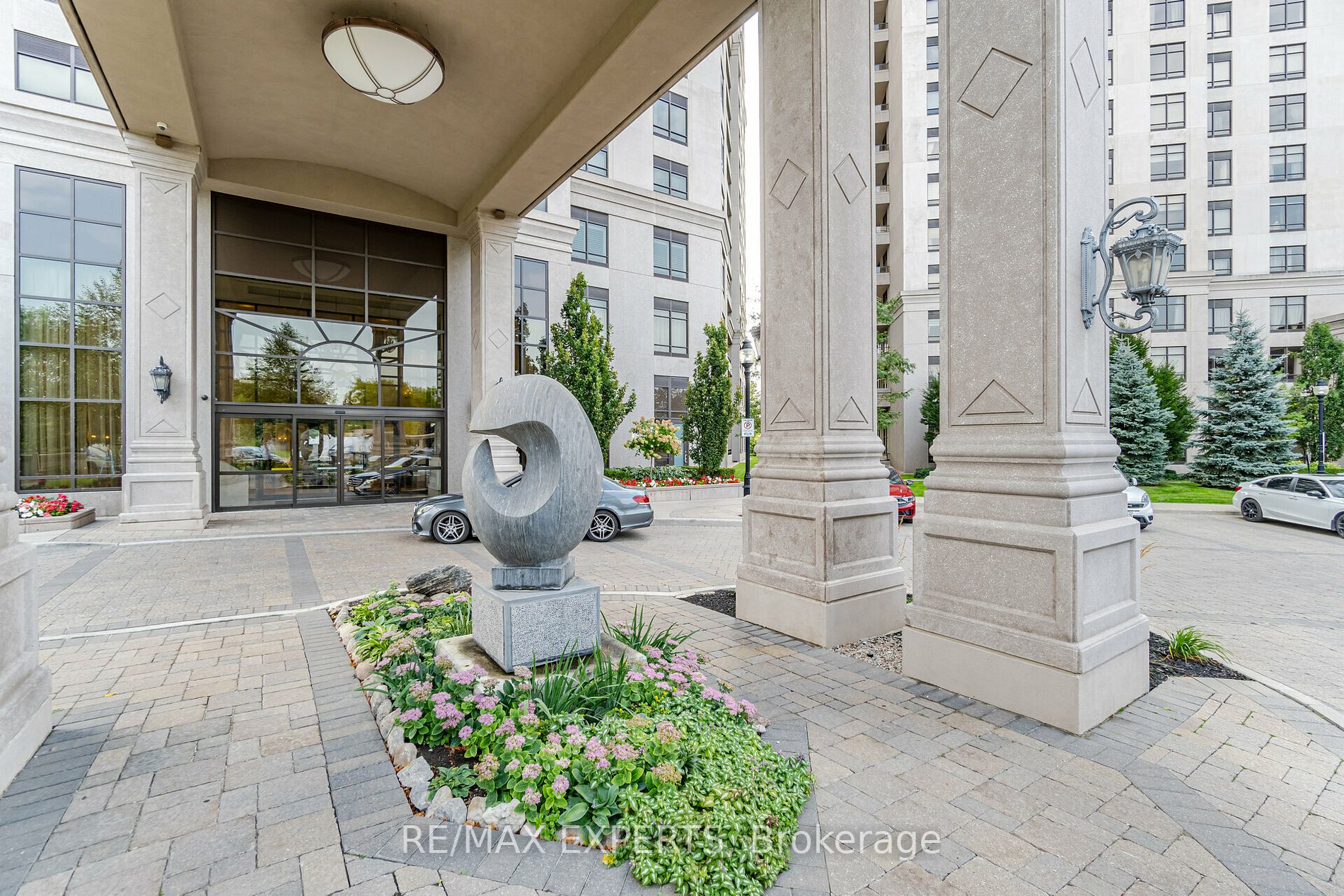9255 Jane St, #1211