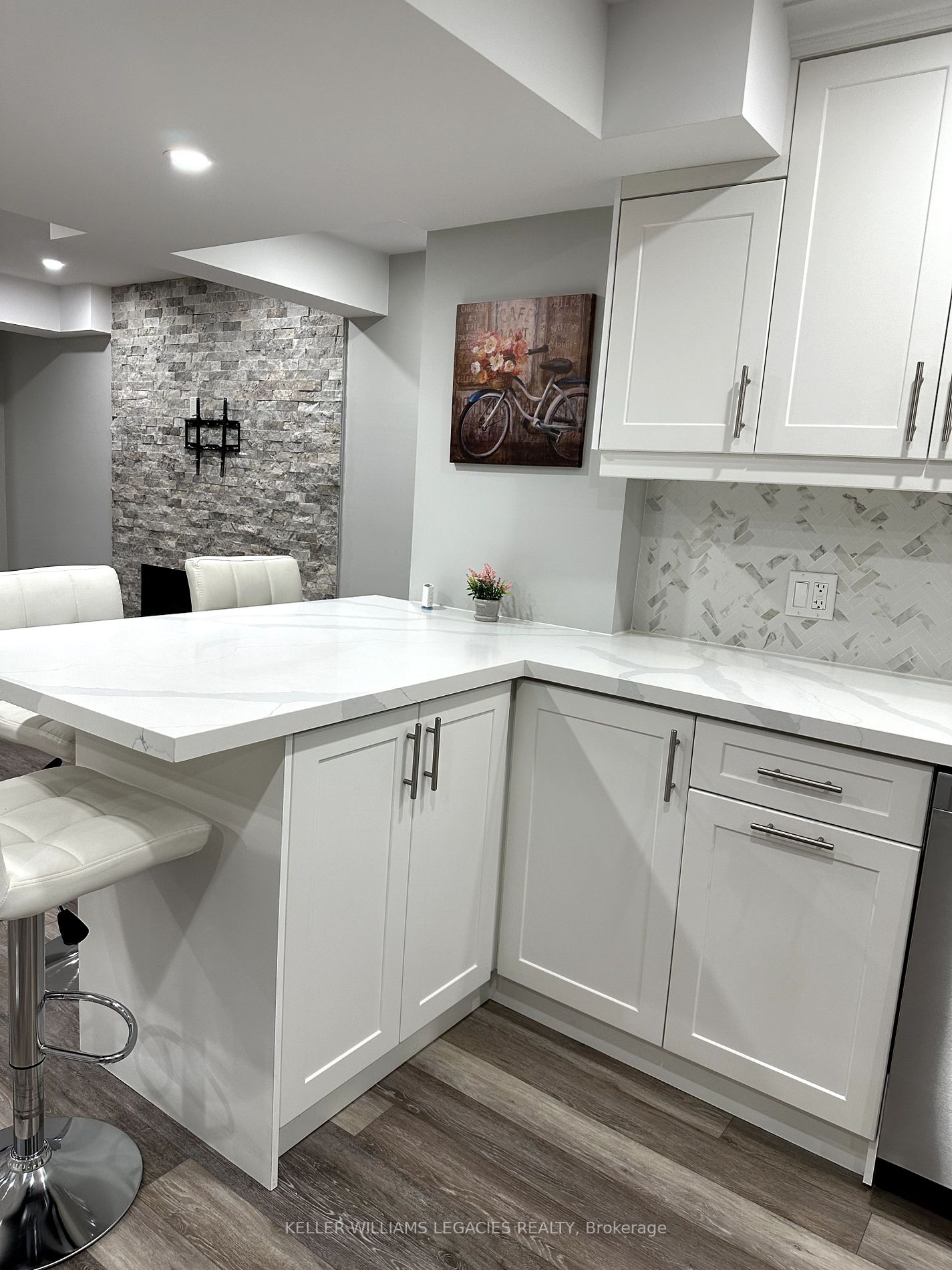 83 Morrison Ave