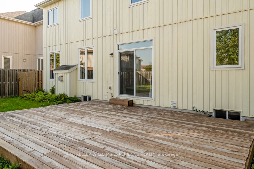 10 Collier Cres