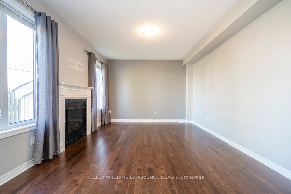 10 Collier Cres