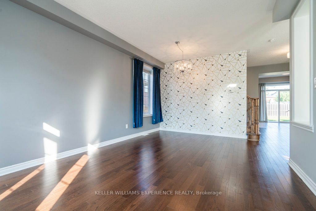 10 Collier Cres