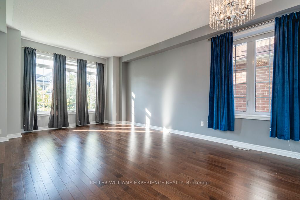 10 Collier Cres