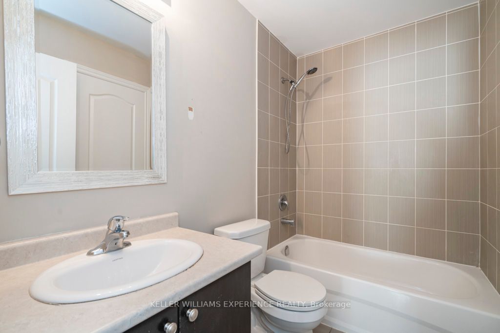 10 Collier Cres
