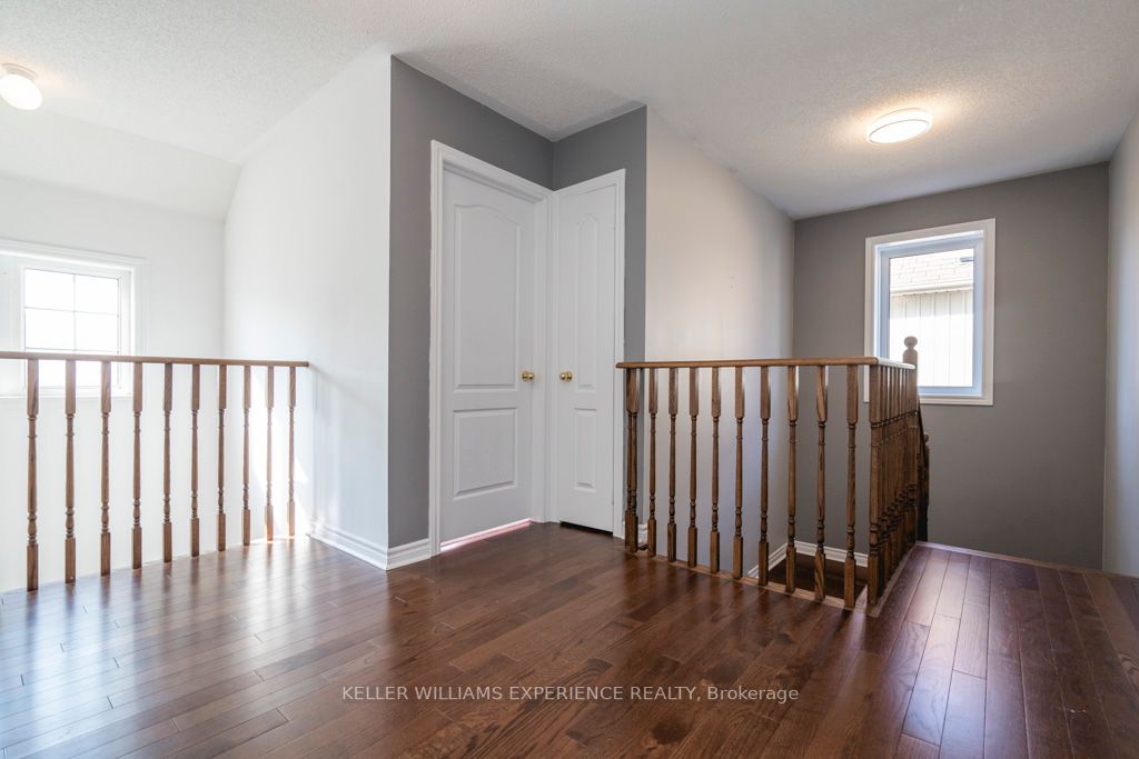 10 Collier Cres