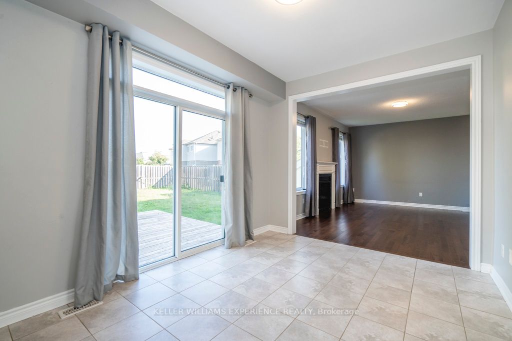 10 Collier Cres