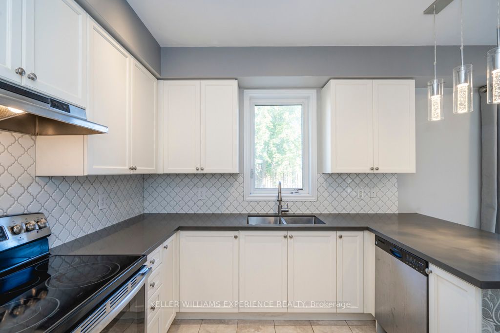 10 Collier Cres
