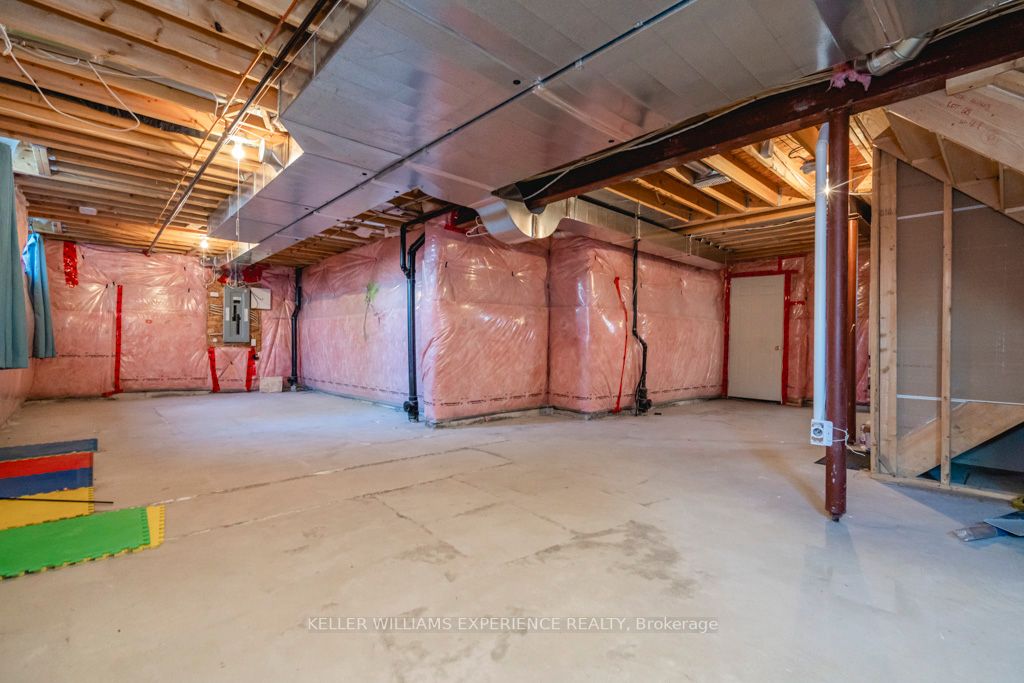 10 Collier Cres