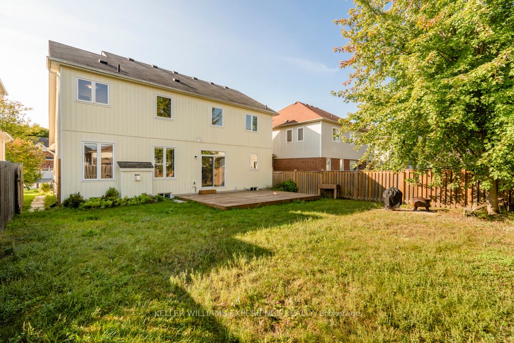 10 Collier Cres