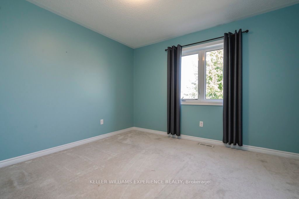 10 Collier Cres