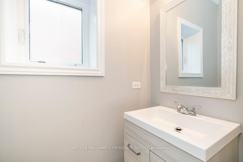 10 Collier Cres