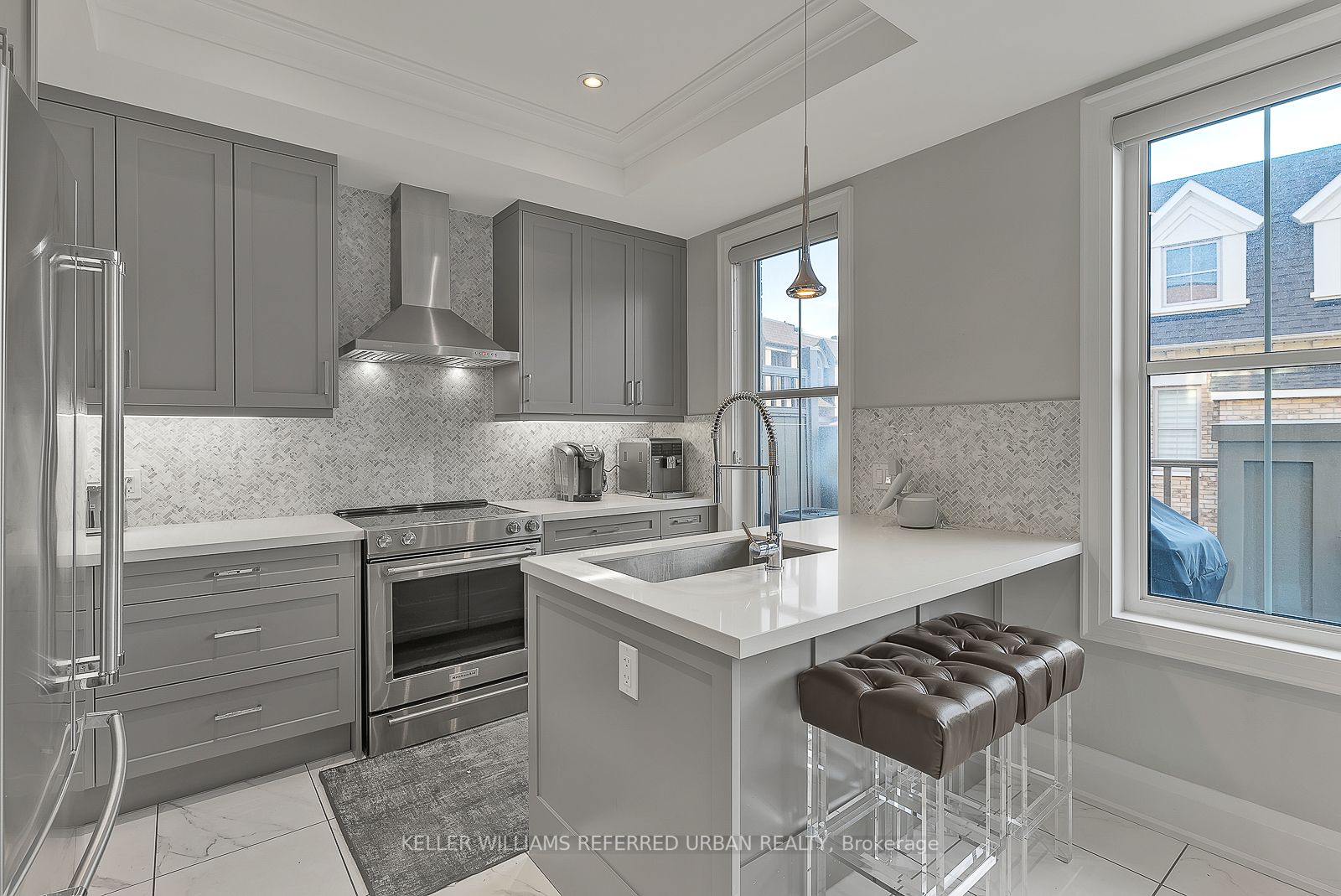 9972 Keele St, #0