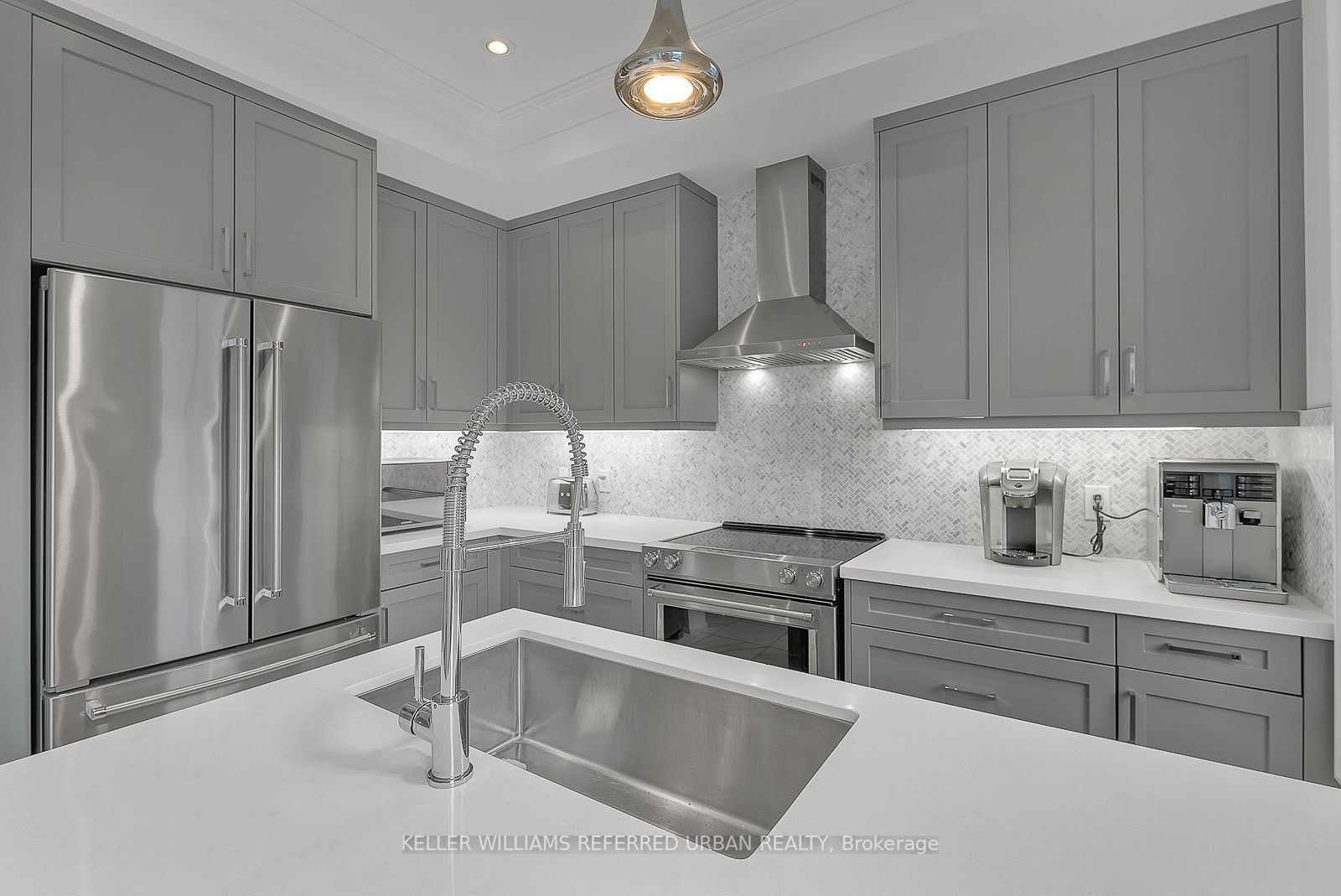 9972 Keele St, #0
