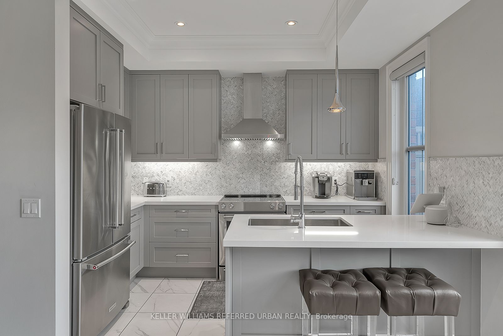 9972 Keele St, #0