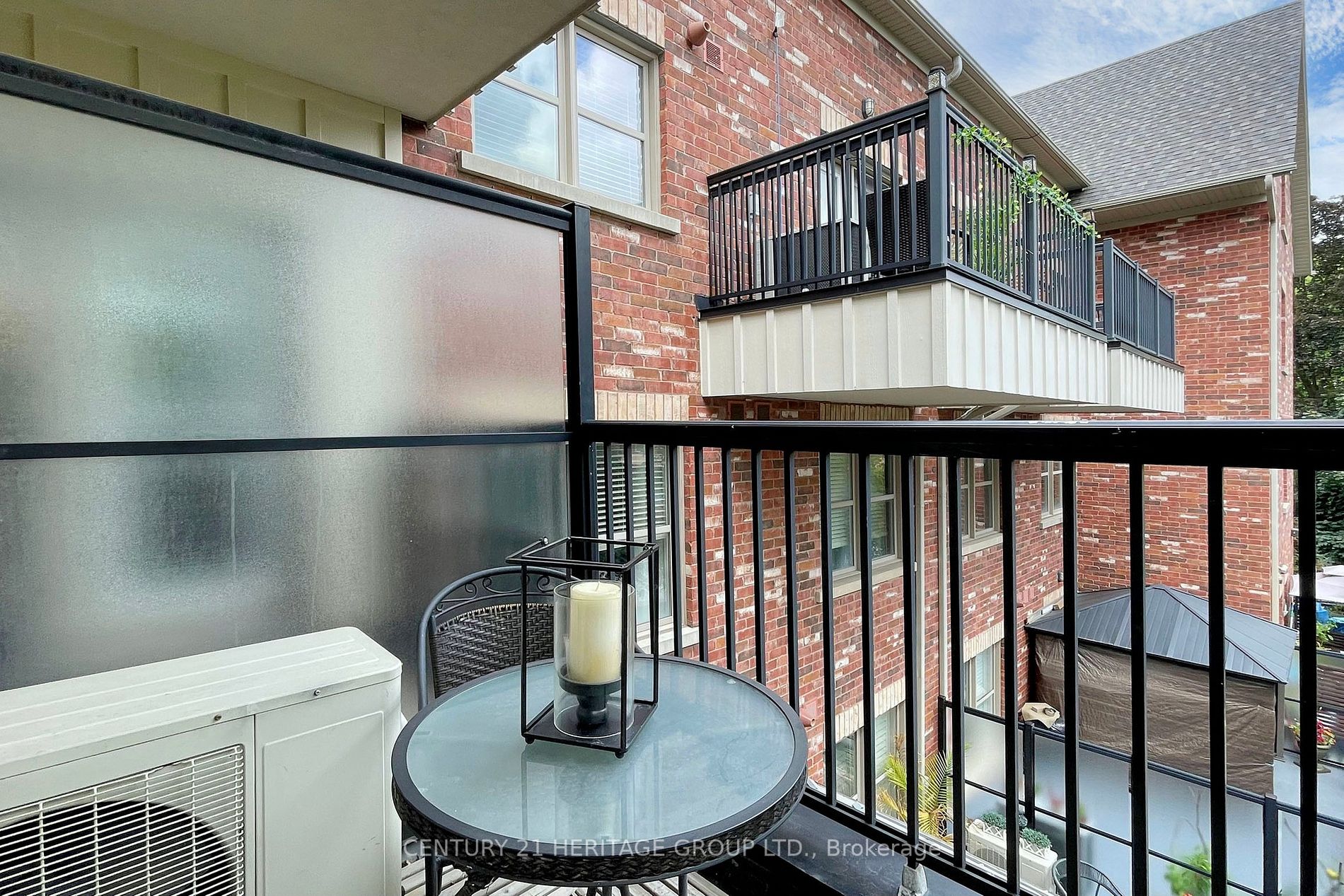 9589 Keele St, #206