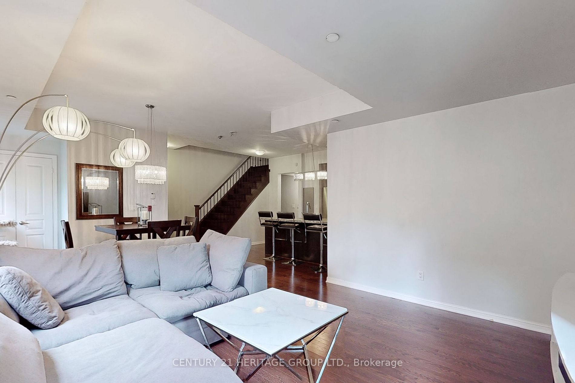 9589 Keele St, #206