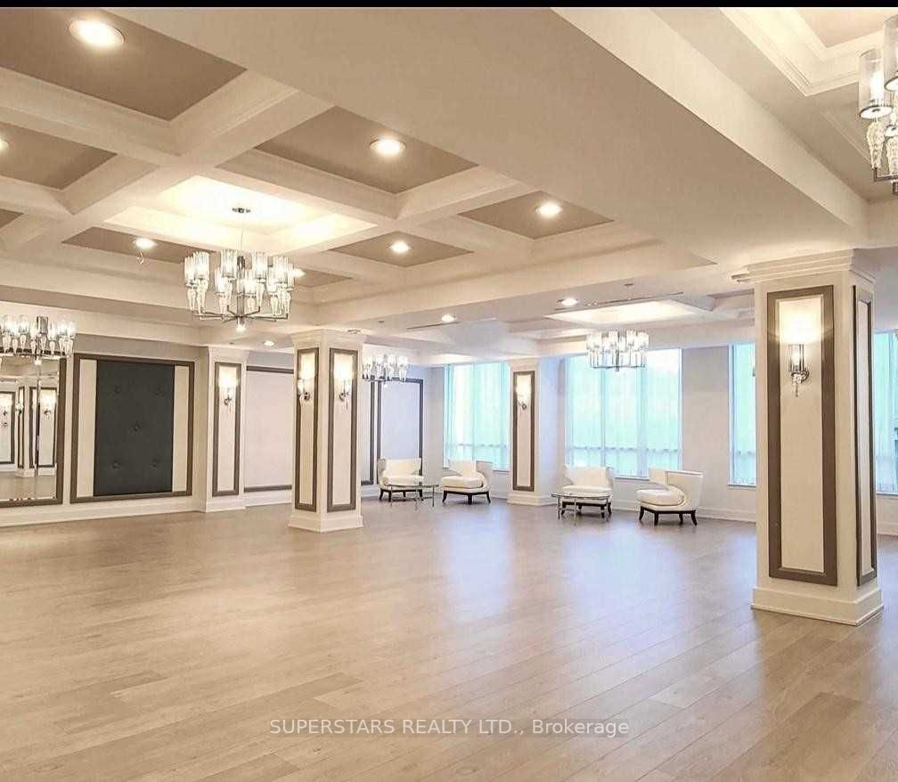 376 Highway 7 E, #221