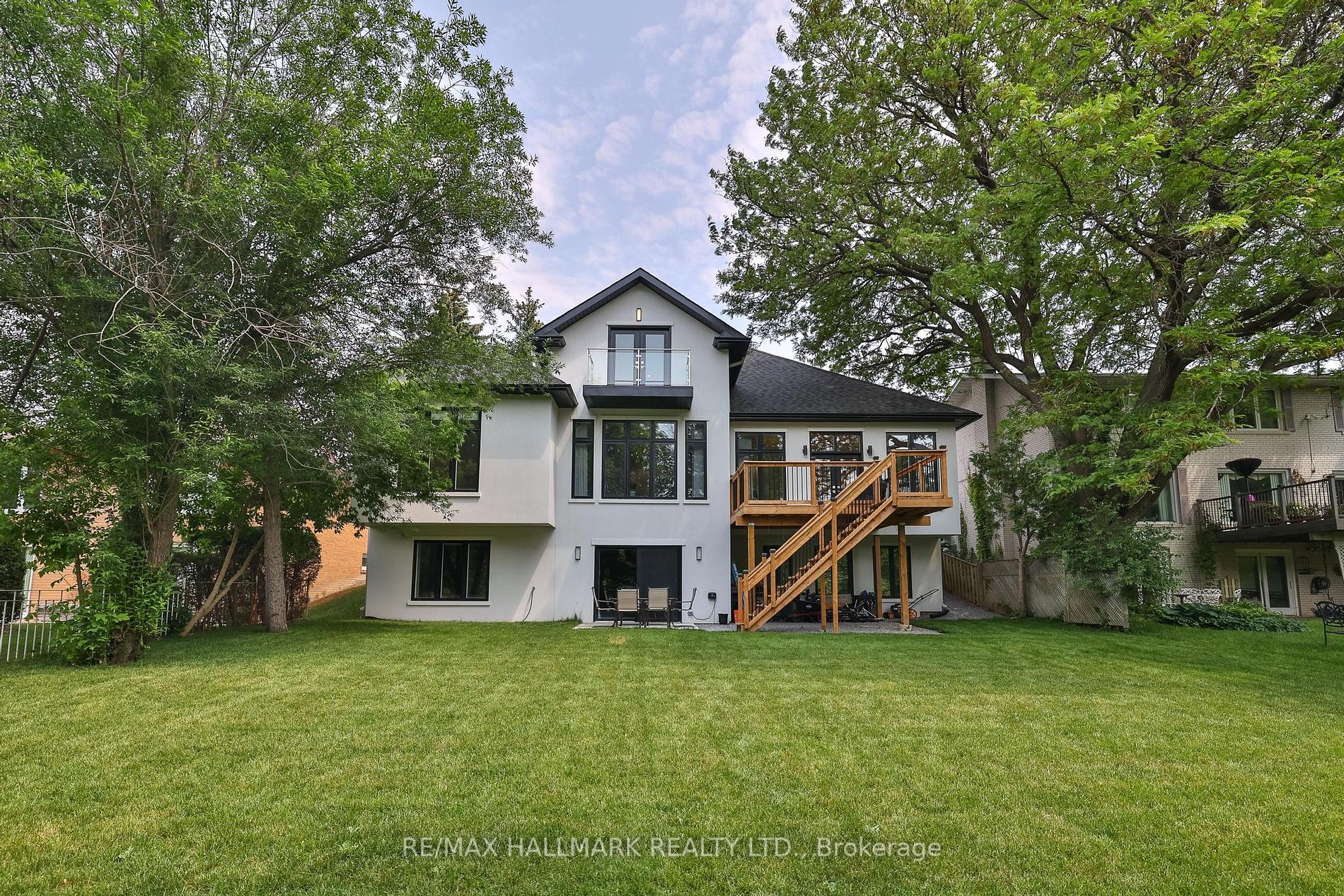 147 Royal Orchard Blvd