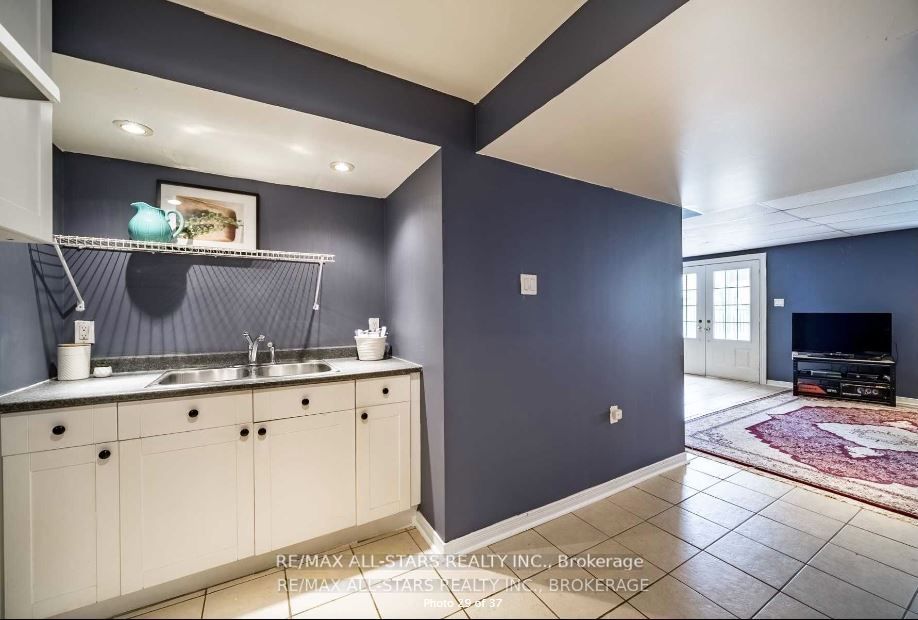 156 Manley Ave